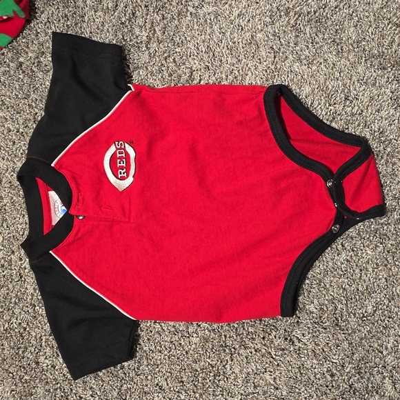 Cincinnati Reds Assorted Onesies - Picture 2 of 12